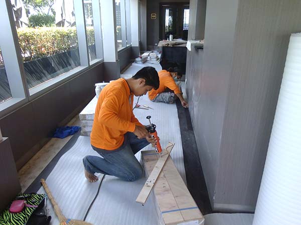 บริการติดตั้งพื้นไม้เอ็นจิเนียร์ 