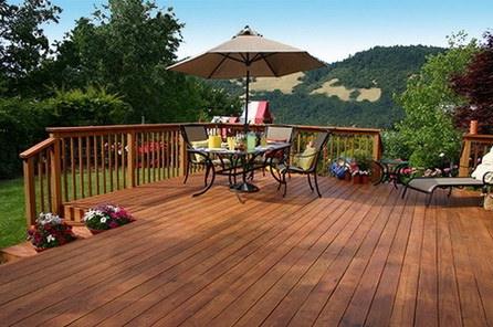 ระเบียงไม้เนื้อแข็ง