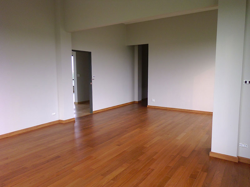 พื้นไม้จริงทำสีสำเร็จไม้เชอรี่