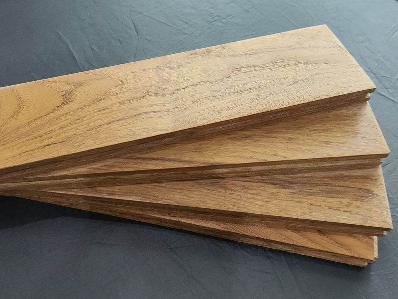 พื้นปาร์เก้ไม้สัก