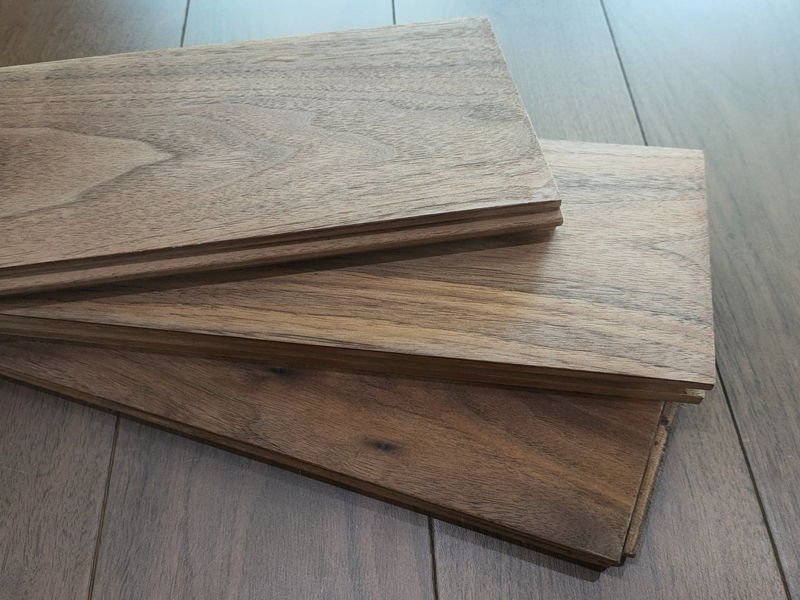 พื้นปาร์เก้ไม้วอลนัท