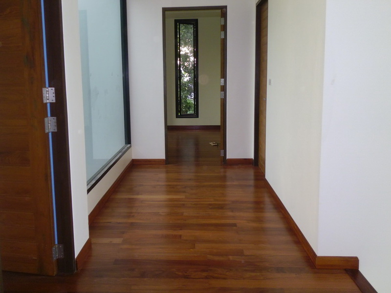 พื้นไม้จริงทำสีสำเร็จไม้แดง