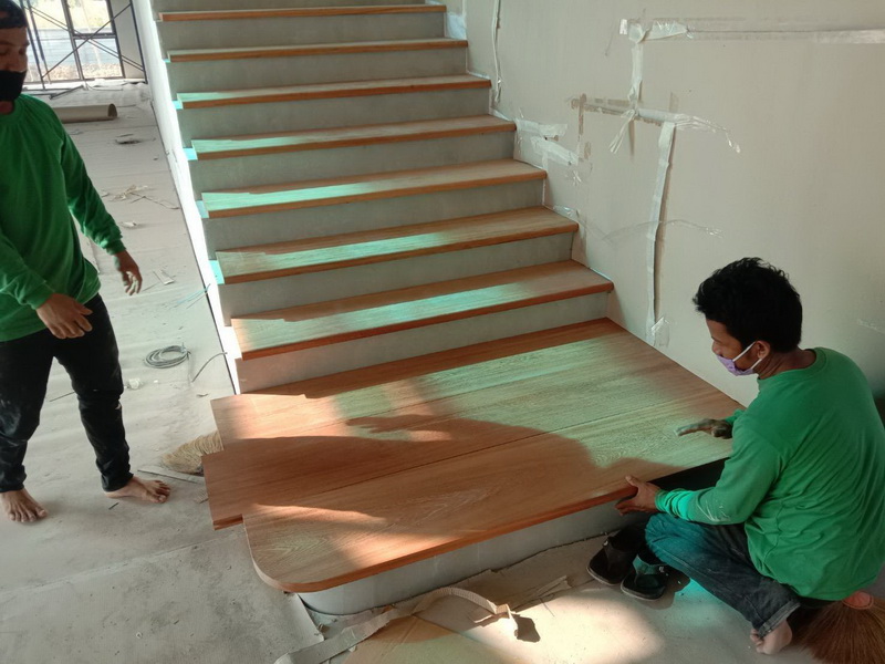 ติดตั้งไม้บันได