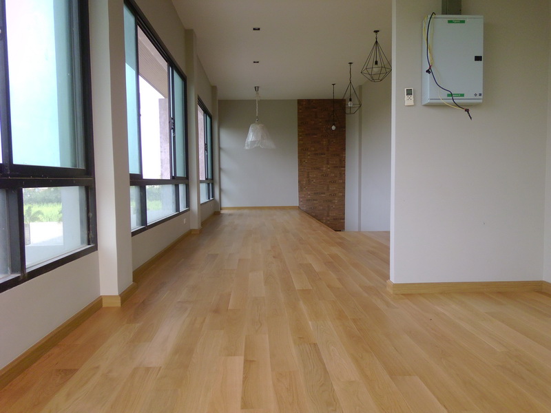 พื้นไม้จริงทำสีสำเร็จไวท์โอ๊ค