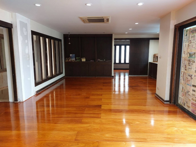 พื้นไม้มะค่า