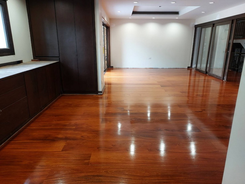 พื้นไม้มะค่า