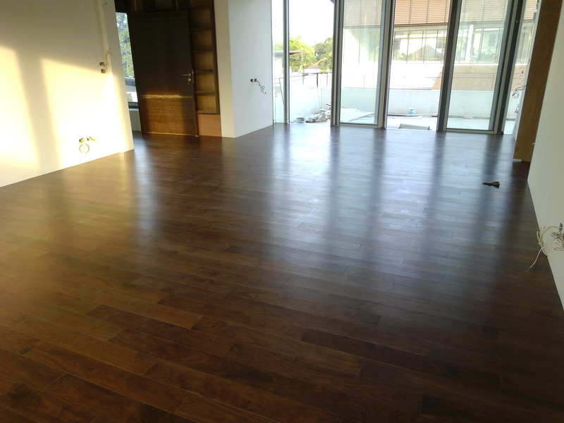 พื้นไม้จริงวอลนัททำสีสำเร็จ